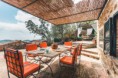 /album/galleria-foto-le-strutture/dettagli-esterni-giorno-tavolo-con-pergola-16-jpg/